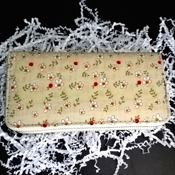 Super Cute Brushed Floral Spring & Summer Wallet / Wristlet - Picture 12 of 12